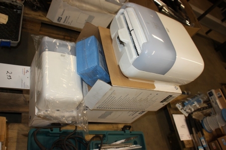 2 x papirhåndklædedispensere, Tork (Hand Towel Roll H1 System) + toiletpapirdispenser, Tork. Alt ubrugt