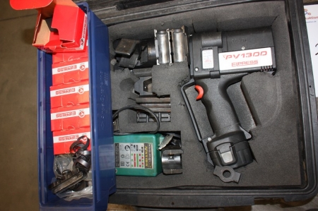 Acu-hydraulic hose clamps in the trunk, Elpress PV1300 with battery and charger + various fittings