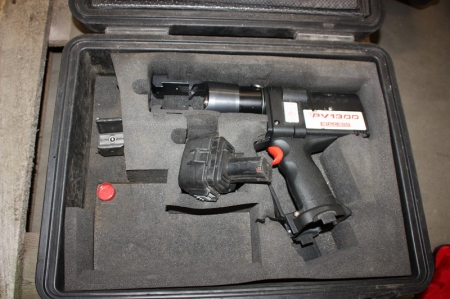 Acu-hydraulic hose clamps in the trunk, Elpress PV1300 with battery