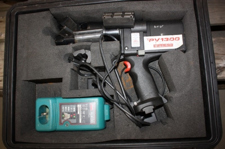 Cordless hydraulic hose clamps in the trunk, Elpress PV1300 with charger