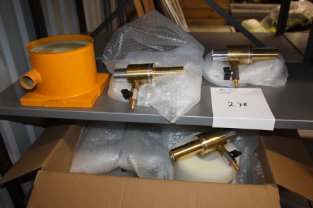 Approximately 9 nozzles with various accessories