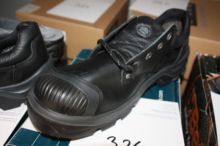 Safety shoes, Bata Industries, 40, 40, 47, 47