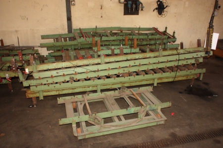 Lot roller conveyors, partially separated with loose rolls in pallet collars, including turning section. Roll Width: approx. 600 mm