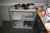 Hæve-sænke skrivebord, ca. 2150 x 1200 mm + 2 x kontorstol + reol uden indhold, rullefront