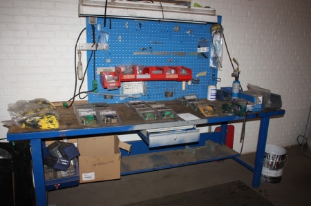 Work Bench, approx. 2500 x 800 mm + vice + drawer + tool panel with light + content, including fencin chains, buckle straps, unused