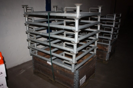 Pallet with 5 material stands with legs in pallet