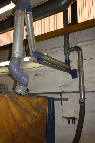 Local exhaust  mounted on the wall + welding exhaust flex hose