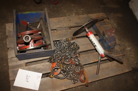 Pallet with tube threading units + lifting chains + vise, etc.