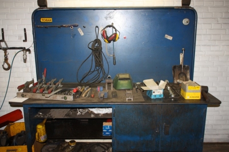 Welding surface, approx. 2000x800x10 mm + tool panel + content, including hand tools