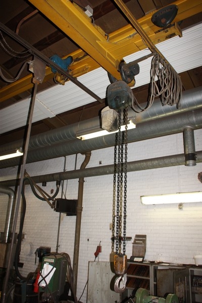 Overhead Crane (7), 2000 kg, Demag electric hoist below gantry + hook, 2000 kg. Span approx. 7 meters
