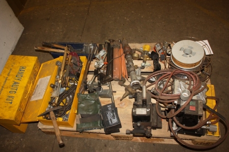 Pallet with various welding accessories, such as gas burners, welding wire in roll + toolkit with content + pressure regulators, etc.