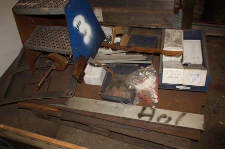 Pallet with miscellaneous, including Dabotek MR bolts and pallet with oil sump with lifting eyes