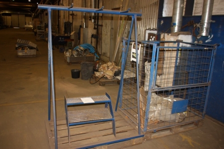 2 pallets with stairs, cable / chain rack + wire mesh cage