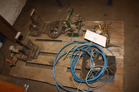 Pallet with various parts plasma cutter + vacuum pump, Büsch