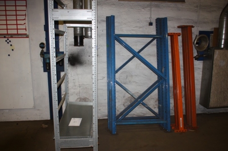 1 span steel shelving + pallet racking, dismantled, 4 uprights, height approx. 2 m + 4 load beams, approx. 1.7 meters, 2 x 350 kg + 4 load beams, approx. 1.8 m