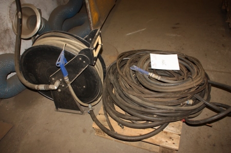 Compressed air hose on a pallet + compressed air hose on reel