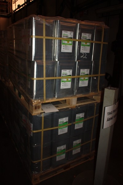 Pallet with 2 x ca. 80 x Hyundai Windarc SuperFlux 800 T. AWS A5.17/ASME SFA5. 17 F7A8-EM12K. A 760-SA FHB1. MESH 12x60. Net 20 kg (44lb). Approved by TÜV