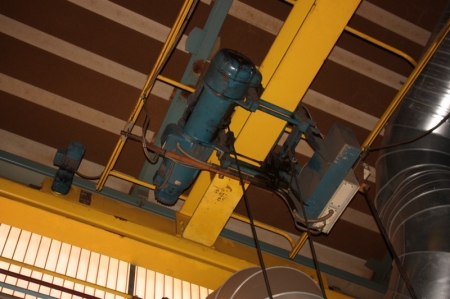 Overhead Crane (59), 3200 kg. Electric hoist below cross-member. Demag + hook, 3200 kg. 2 speed up / down. Span approx. 14 meters