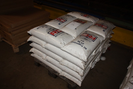 Pallet with RC jointing sand of 25 kg, approx. 30 bags