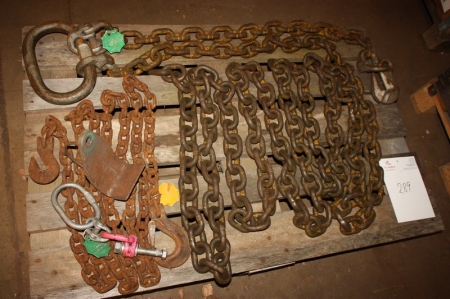 Pallet with various lifting chains, approved
