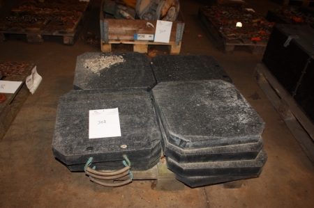 Pallet with approx. 13 fiber underlay pads