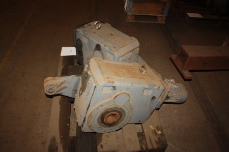 Pallet with 2 x geared motors for welding roller bed. Condition unknown