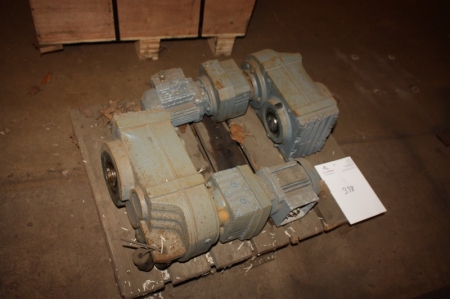 Pallet with 2 x gearmotors