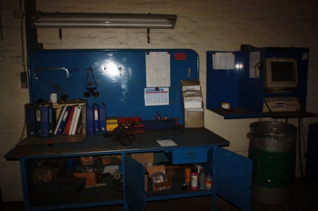 Welding table, approx. 2000 x 950 x 10 cm + tool panel + light + content (paper not included) + terminal cabinet with contents
