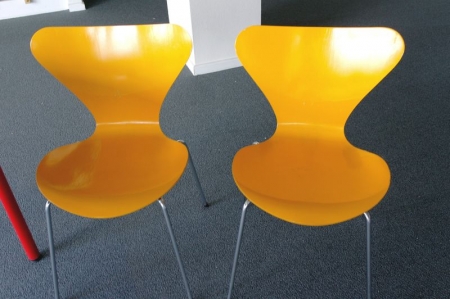 4 x Fritz Hansen Series 7 chairs + table