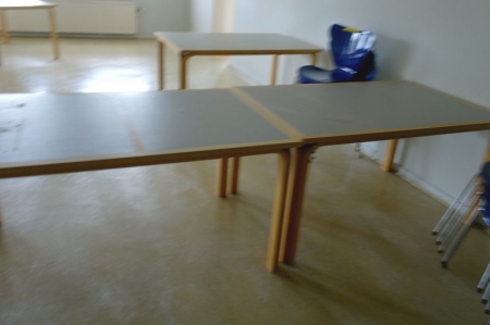 4 tables, table (crescent)
