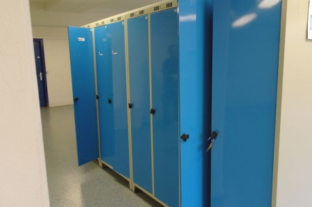 8 pcs. 2-room lockers with ventilation + 2 benches