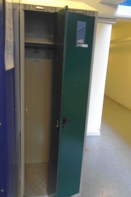 4 pcs. 2-room lockers with ventilation + 1. 2 room wardrobe + bench