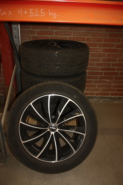 Winter tires on alloy wheels, Rial. Suitable for Mercedes R320. Tires: 255/50R19. Tread pattern approx. 50%