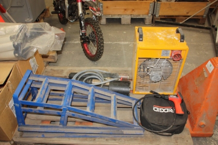 Pallet with electric fan heater, Master, 9kW + inspection camera (endoscope), Ridgid See Snake + 3 core drills, ø 65, 60, and 140 + 2 x ramps