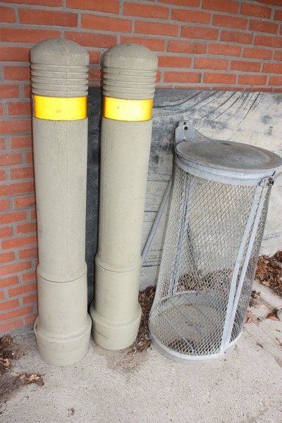 2 x bollards + tripod garbage bag + sign stand, galvanized (sign: approx. 130x90 cm)