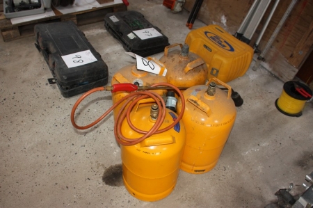 4 x gas cylinders packs of 14 liters + weed burner