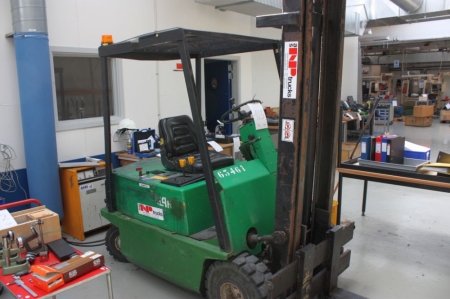 Electrical forklift truck, Clarck, EM-20, w. charger + fork extension sleeves. Battery OK, tower works perfectly, but the truck does not move
