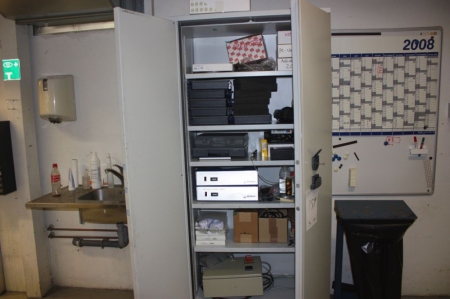 Safety tool cabinet w. content. The key will be obtained from the auction office
