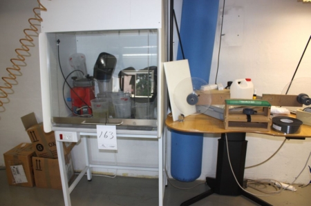 Fume cupboard w. Dosing unit + electrical elevating table