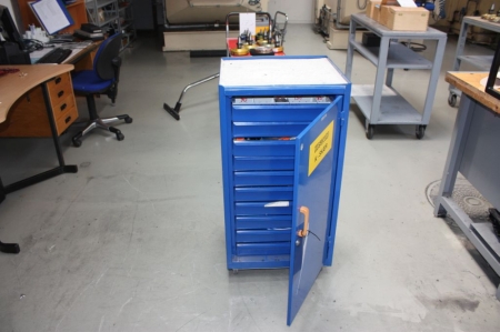 Tool cabinet w. content
