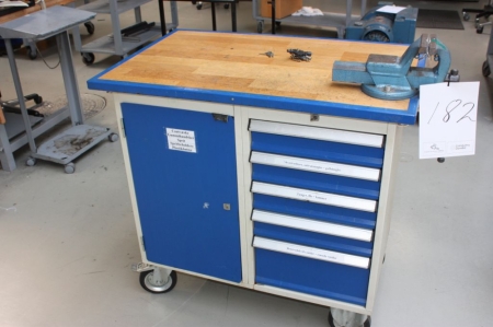 Workshop trolley w. vice and content
