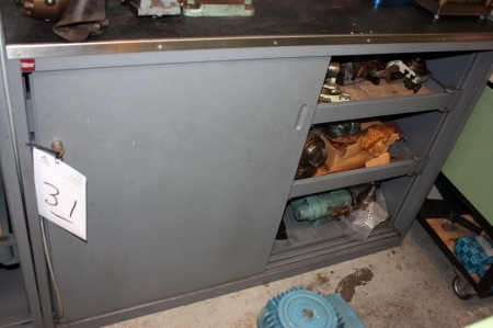 Tool cabinet Vidmar, containing parts of machines, reamers, drills, etc.