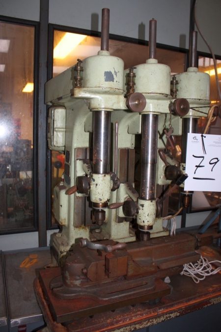 tripple column drill, model 12 with DFS vice