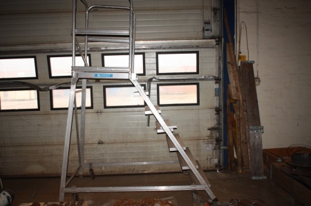 Aluminiu stepladder with landing, Zarges, on wheels. Railing. 7 steps. Height of landing: approx. 1.70 meters