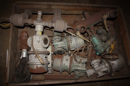 Palle med diverse, bl.a. pumper + ventiler