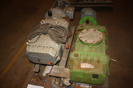 Pallet with vacuum pumps, Büsch, type WP 2000 D 2ZI ZZXX + vacuum pump, Pedro Gil, RVB-23-30-B6