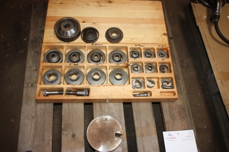 Box with measuring tool
