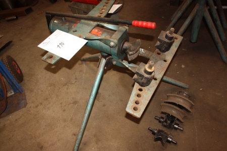 Hand hydraulic pipe bender with dies