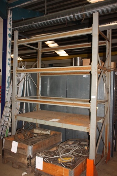 1 span pallet rack: 2 gables, height approx. 3m + 2 truck guard + 8 frames, length approx. 1900 mm