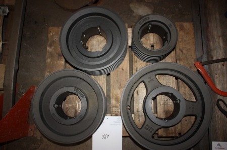 Pallet with 4 x pulleys for V-belts, unused